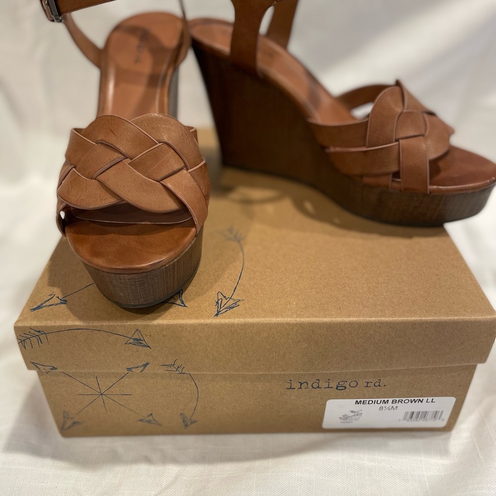 Cute brown heels.  Brand - Indigo rd, size 8.5 - Picture 3 of 5